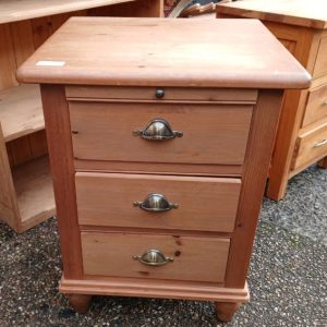 pine chest of drawers
